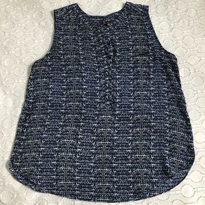 Fun blue printed sleeveless blouse by NYDJ sz Med